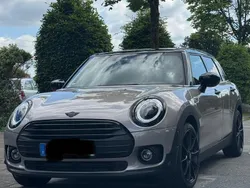 Grau Gebraucht 2022 Mini Clubman Kombi | 26.900 €