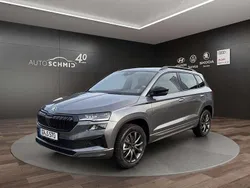 Graphitegrau metallic Gebraucht 2024 Skoda Karoq SportLine SUV | 33.970 € (Fairer Preis)
