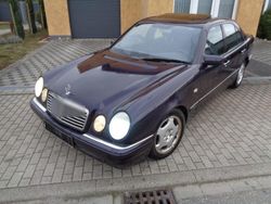 Blau Gebraucht 1997 Mercedes E290 Avantgarde Limousine | 4.000 €
