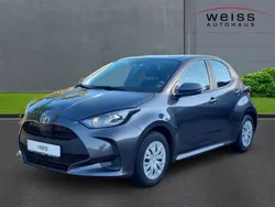 Grau Gebraucht 2022 Toyota Yaris Comfort Limousine | 15.900 € (Fairer Preis)