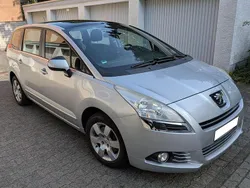 Silber Gebraucht 2011 Peugeot 5008 Van / Kleinbus | 4.500 € (Guter Preis)