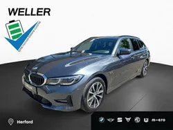 Mineralgrau (grau) Gebraucht 2022 BMW 330e Advantage Kombi | 26.950 € (Etwas zu teuer)