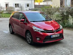 Rot Gebraucht 2015 Toyota Verso Multidrive S Van / Kleinbus | 10.750 € (Fairer Preis)