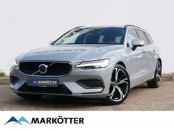 Grau Gebraucht 2024 Volvo V60 Core Kombi | 36.790 € (Guter Preis)