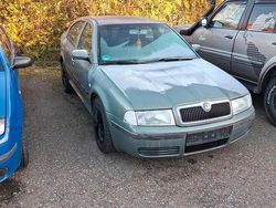 Grün Gebraucht 2002 Skoda Octavia Limousine | 2.100 € (Etwas zu teuer)