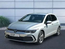 Reflexsilber metallic Gebraucht 2023 VW Golf VIII R-line Limousine | 26.990 € (Superpreis)