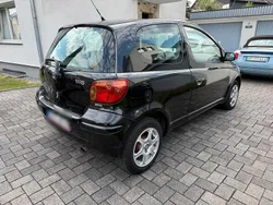 Schwarz Gebraucht 2004 Toyota Yaris Kleinwagen | 1.700 € (Fairer Preis)