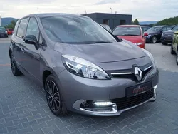 Grau Gebraucht 2013 Renault Scénic III Bose Edition Van / Kleinbus | 8.590 € (Fairer Preis)