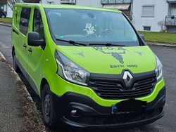 Grün Gebraucht 2019 Renault Trafic Komfort Van / Kleinbus | 16.400 € (Guter Preis)