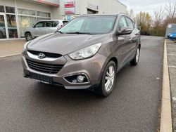 Braun Gebraucht 2011 Hyundai ix35 Premium SUV | 11.950 € (Etwas zu teuer)