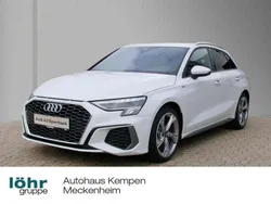 Gletscherweiß metallic Gebraucht 2024 Audi A3 Sportback Business Limousine | 34.770 € (Superpreis)