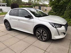 Weiß Gebraucht 2022 Peugeot e-208 GTi Kleinwagen | 18.499 € (Fairer Preis)