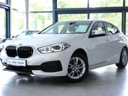 Weiß Gebraucht 2022 BMW 116 Comfort Edition Kleinwagen | 18.449 € (Fairer Preis)