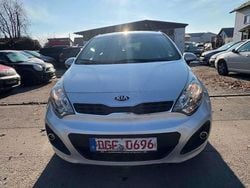 Grau Gebraucht 2014 Kia Rio FIFA World Cup Edition Limousine | 5.700 € (Guter Preis)