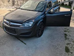Grau Gebraucht 2010 Opel Astra Kombi | 1.500 € (Fairer Preis)