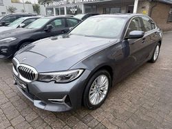 Grau Gebraucht 2020 BMW 330e Luxury Line Limousine | 26.750 € (Fairer Preis)