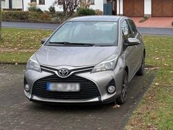 Silber Gebraucht 2015 Toyota Yaris Comfort Kleinwagen | 6.500 € (Guter Preis)