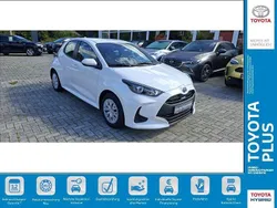 Weiß Gebraucht 2022 Toyota Yaris Hybrid Business Edition Kleinwagen | 16.990 € (Guter Preis)
