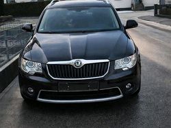 Schwarz Gebraucht 2014 Skoda Superb Kombi | 9.990 € (Fairer Preis)