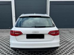 Weiß Gebraucht 2025 Audi A4 S-Line Kombi | 7.850 €