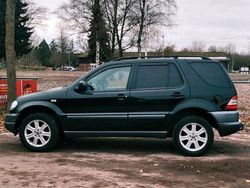 Schwarz Gebraucht 1998 Mercedes 320 SUV | 3.999 €