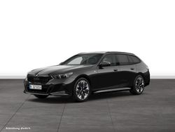 Black sapphire metallic Gebraucht 2024 BMW 520 Comfort Edition Kombi | 65.124 € (Teuer)