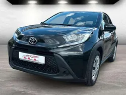 Schwarz Gebraucht 2024 Toyota Aygo Play Kleinwagen | 15.890 € (Fairer Preis)