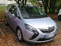Blau Gebraucht 2016 Opel Zafira Tourer Edition Van / Kleinbus | 14.000 € (Teuer)