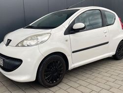 Weiß Gebraucht 2008 Peugeot 107 Kleinwagen | 1.499 € (Guter Preis)