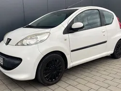 Weiß Gebraucht 2008 Peugeot 107 Kleinwagen | 1.499 € (Guter Preis)