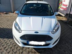 Weiß Gebraucht 2015 Ford Fiesta Kleinwagen | 4.470 € (Fairer Preis)