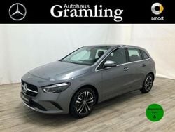 Grau Gebraucht 2023 Mercedes B200 Progressive Van / Kleinbus | 30.749 € (Fairer Preis)