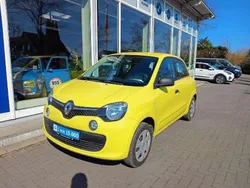 Gelb Gebraucht 2017 Renault Twingo Life Kleinwagen | 8.250 € (Fairer Preis)
