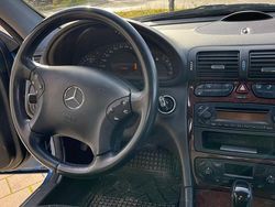 Blau Gebraucht 2001 Mercedes C240 Limousine | 800 € (Guter Preis)