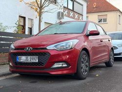 Rot Gebraucht 2017 Hyundai i20 Limousine | 6.500 € (Fairer Preis)