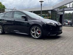 Schwarz Gebraucht 2014 Ford Focus ST Limousine | 12.000 € (Etwas zu teuer)