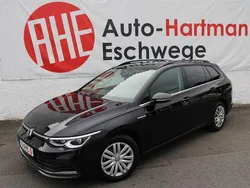 Deep black perleffek (metallic) Gebraucht 2023 VW Golf VIII Style Kombi | 26.980 € (Fairer Preis)