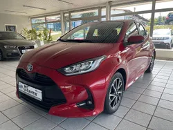 Rot Gebraucht 2022 Toyota Yaris Hybrid Team Limousine | 18.499 € (Fairer Preis)