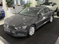 Grau Gebraucht 2015 VW Passat Comfortline Limousine | 11.900 € (Fairer Preis)