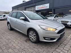 Grau Gebraucht 2015 Ford Focus Business Edition Kombi | 9.000 €