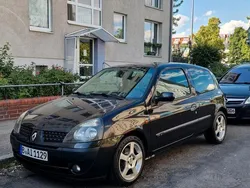 Schwarz Gebraucht 2003 Renault Clio II Kleinwagen | 1.400 € (Fairer Preis)
