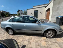 Silber Gebraucht 2001 VW Passat Limousine | 1.750 €