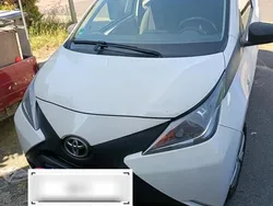 Weiß Gebraucht 2017 Toyota Aygo Kleinwagen | 4.100 € (Guter Preis)