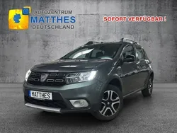 Islandgrau/grau Gebraucht 2018 Dacia Sandero Celebration Kleinwagen | 9.790 € (Fairer Preis)