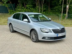Grau Gebraucht 2015 Skoda Superb Limousine | 10.390 € (Fairer Preis)