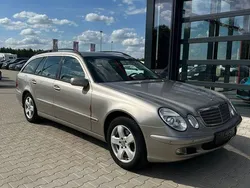 Silber Gebraucht 2004 Mercedes E220 Kombi | 1.990 €