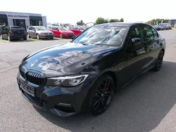 Black sapphire metallic Gebraucht 2022 BMW 320e M Sport Limousine | 29.590 € (Superpreis)