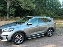 Grau Gebraucht 2019 Kia Sorento Platinum Edition SUV | 19.900 € (Fairer Preis)
