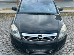 Schwarz Gebraucht 2010 Opel Zafira Van / Kleinbus | 2.200 € (Superpreis)