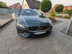 Blau Gebraucht 2019 Volvo V60 Inscription Kombi | 20.999 € (Fairer Preis)